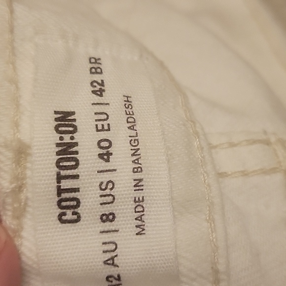 Cotton On straight leg jean. Off white. Great condition. Size 8. - Picture 2 of 4